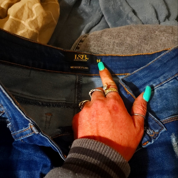 NEW L&B BELL BOTTOM JEANS WITH LEG INSERT. FABULOUS JEANS! - Picture 2 of 4